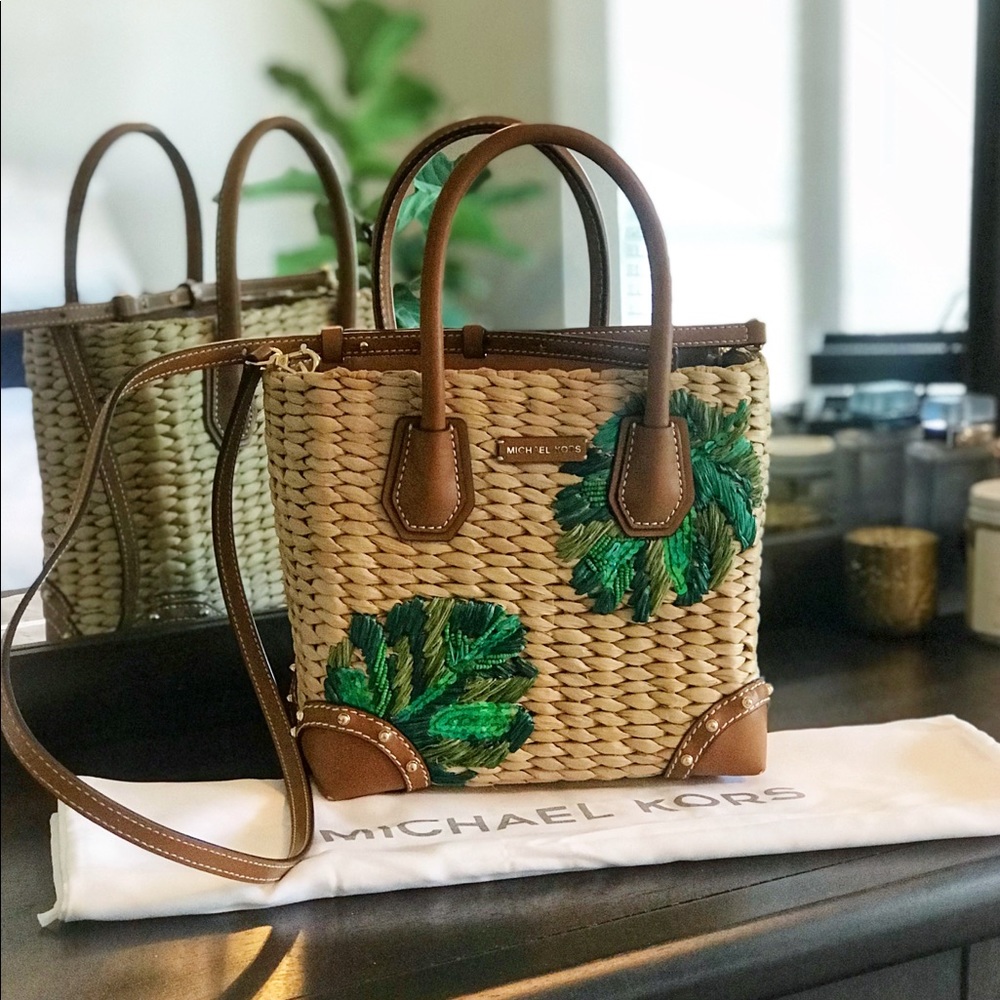 Authentic Michael Kors Malibu Straw Crossbody